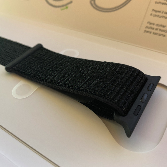 apple watch 44mm black sport loop